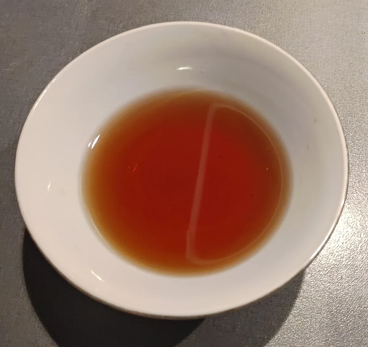 작은 그릇에 담긴 액젓
