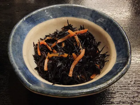 톳으로 만든 일본식 조림 반찬