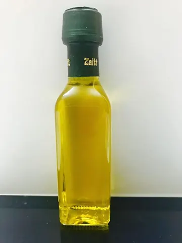 엑스트라버진 올리브오일이 담긴 병