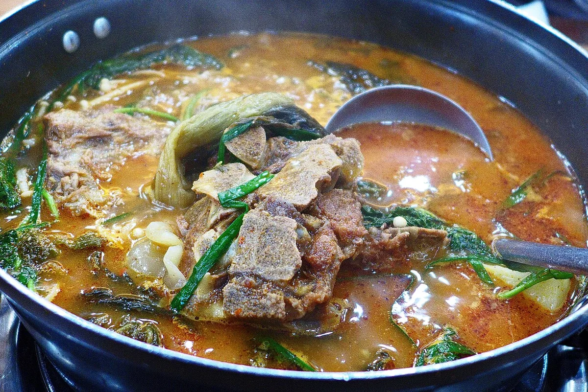돼지등뼈감자탕 완성 요리 참고 사진