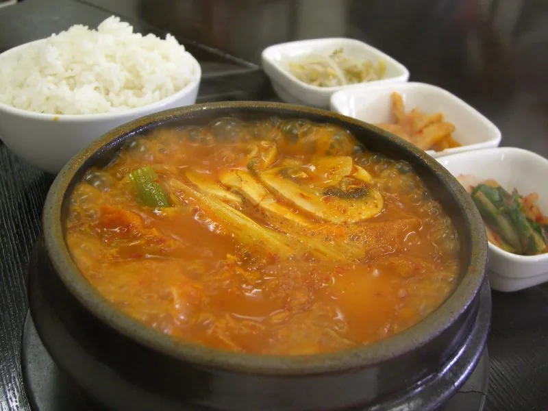 보글보글 돼지고기 김치찌개 완성 요리 참고 사진