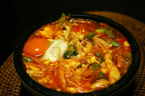 순두부찌개 완성 요리 참고 사진