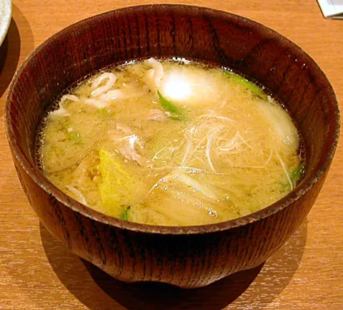 돈지루 완성 요리 참고 사진